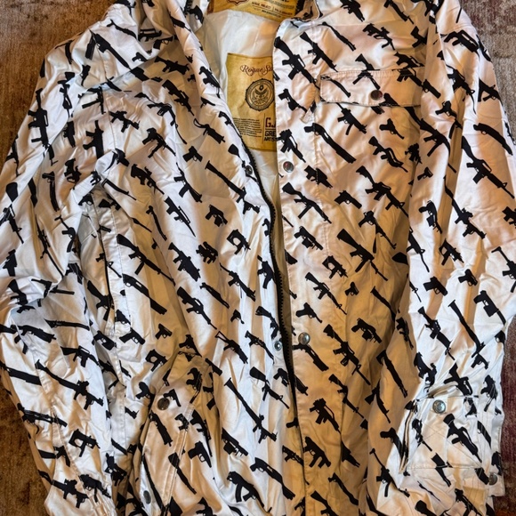 ROGUE STATUS GRENADE ARTIST SERIES GUNSHOW SNOWBOARDING JACKET MENS L - Picture 2 of 6